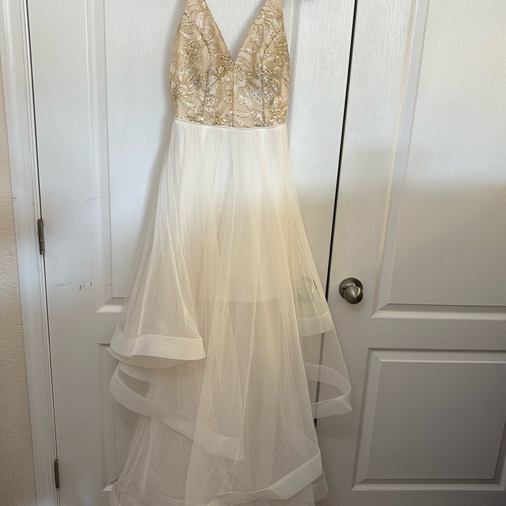 CITY TRIANGLES Gown Sleeveless Dress Tiered Lined Sz 7 Ivory